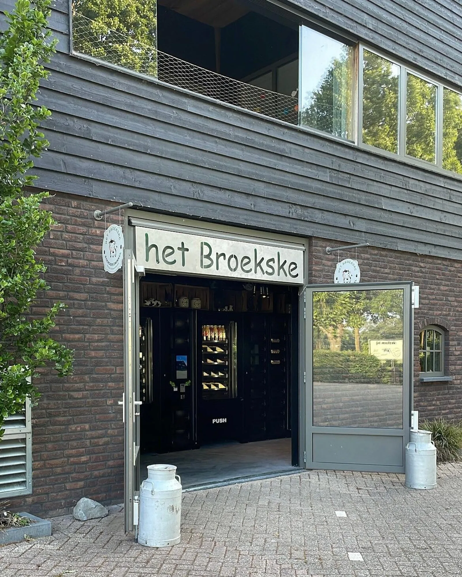 De ingang van Boerderijwinkel Het Broekske